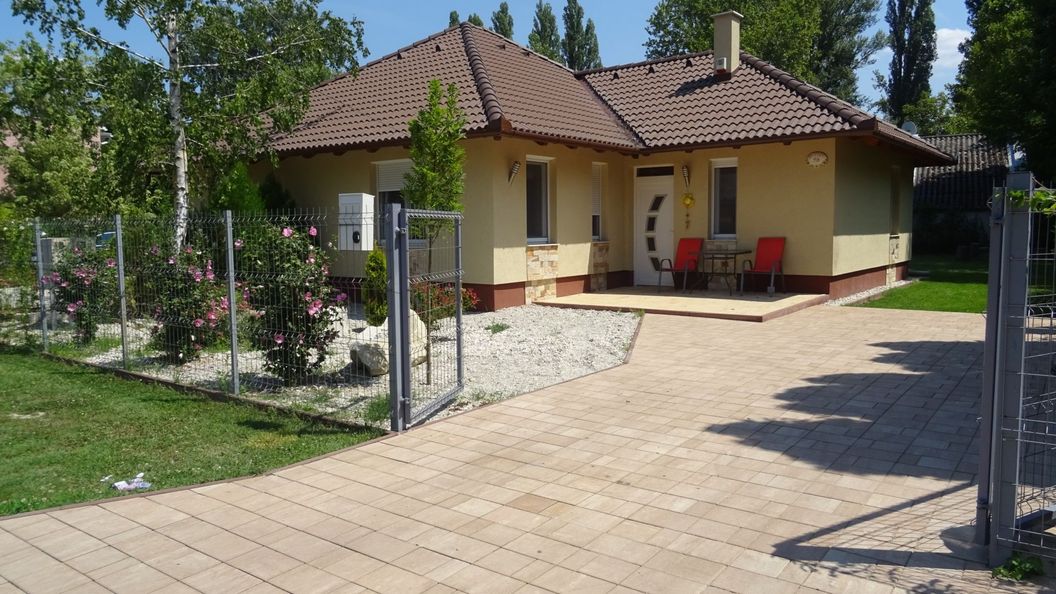 Liget Nyaraló Balatonföldvár (1)