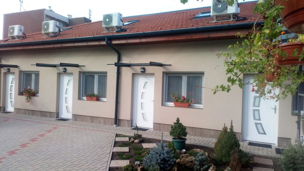 Borostyán Vendégház Eger (1)