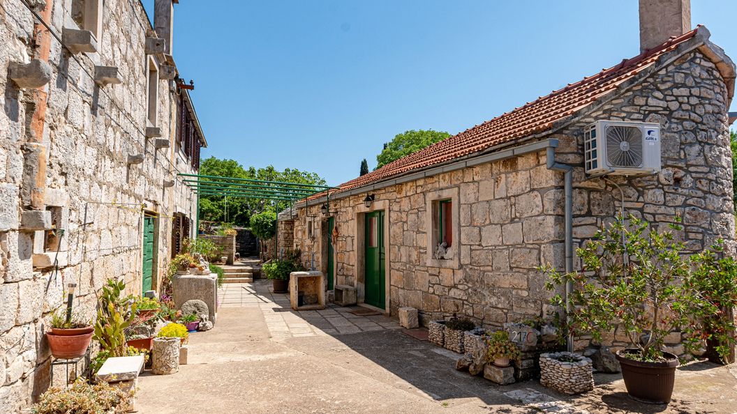 Apartmanok Parkolóhellyel Zrnovo, Korcula - 9239 Žrnovo (1)