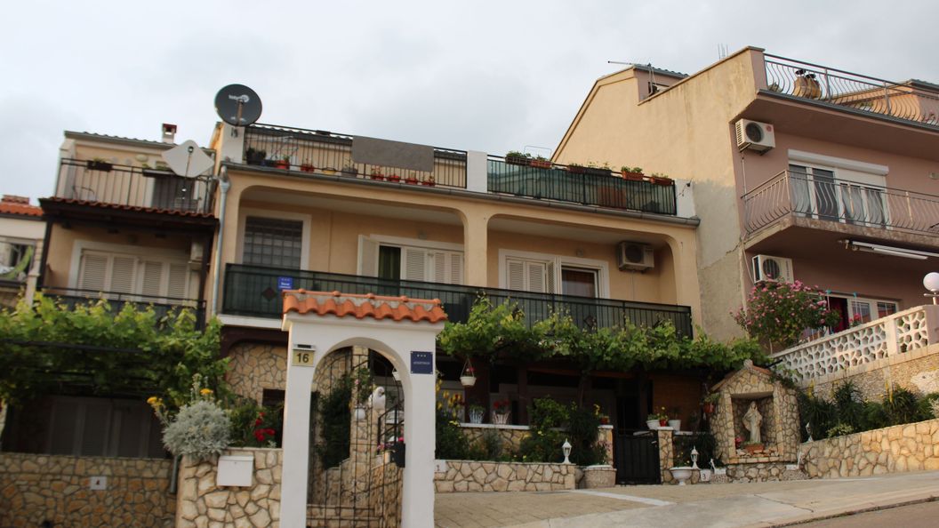 Apartmanok Parkolóhellyel Crikvenica - 12657 (1)