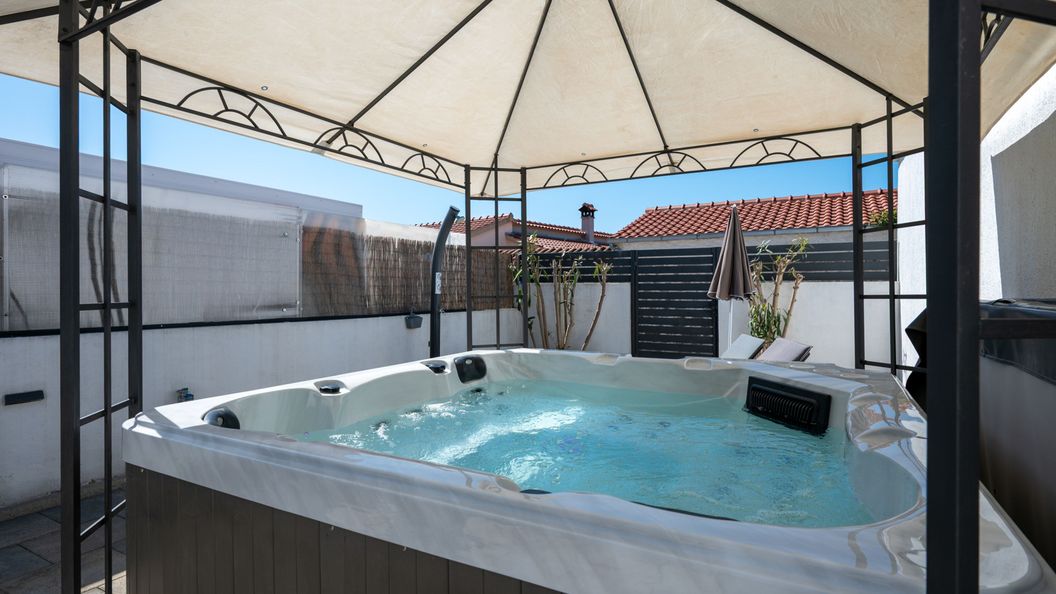 Ház Családok Részére Parkolóhellyel Sukosan, Zadar - 6123 Sukošan (1)