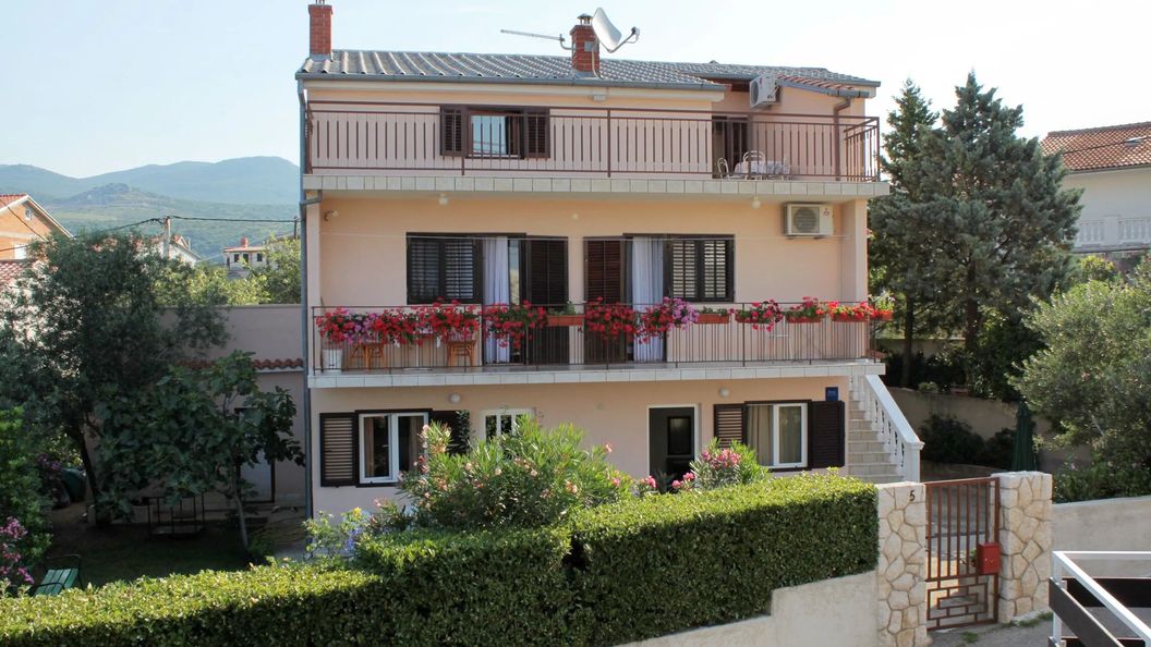 Apartmanok Parkolóhellyel Novi Vinodolski - 5587 (1)