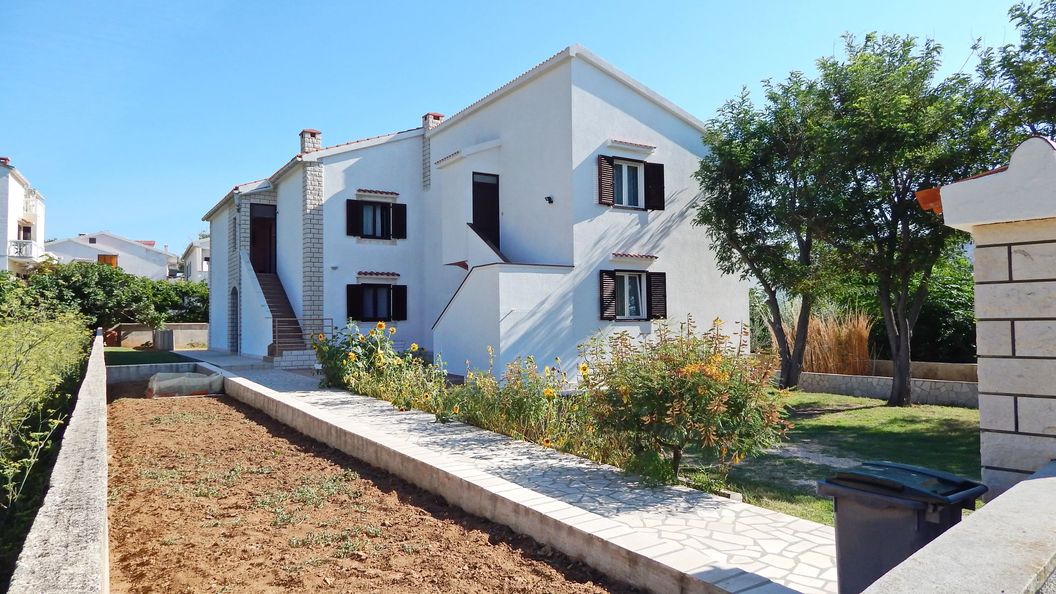 Apartmanok Parkolóhellyel Pag - 11358 (1)