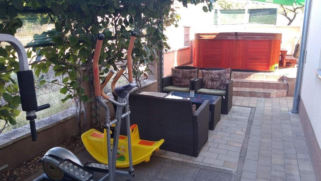 Apartmanok Parkolóhellyel Vinisce, Trogir - 8660 Vinišće (1)