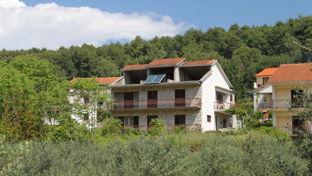 Apartmanok Parkolóhellyel Jelsa, Hvar - 8789 Jelsa (1)