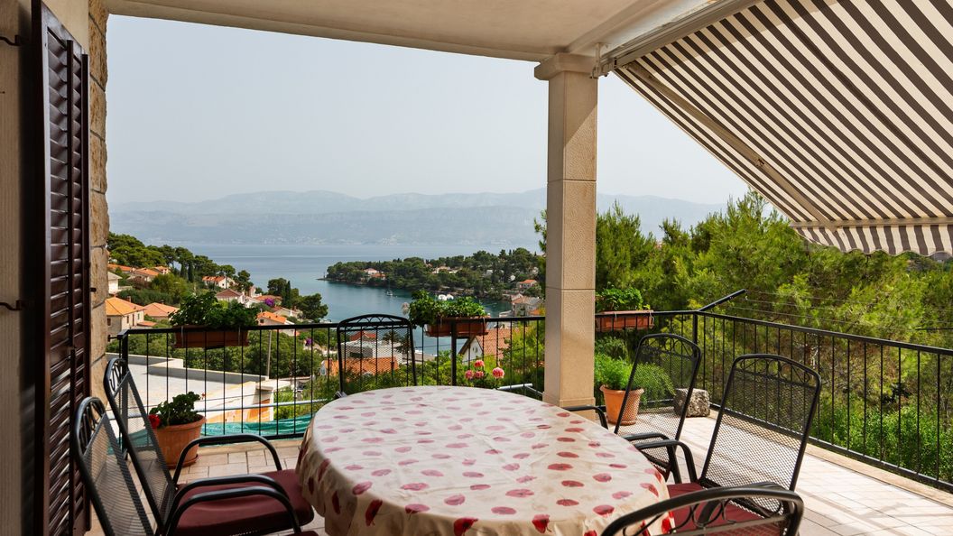 Apartmanok Parkolóhellyel Splitska, Brac - 2867 Splitska (1)