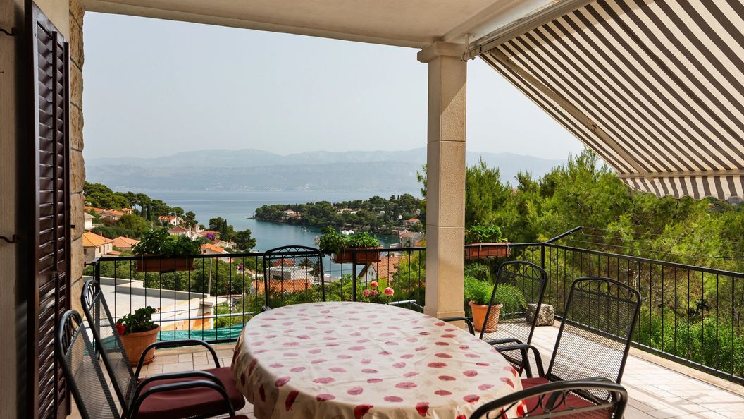 Apartmanok Parkolóhellyel Splitska Brac - 2867 (1)