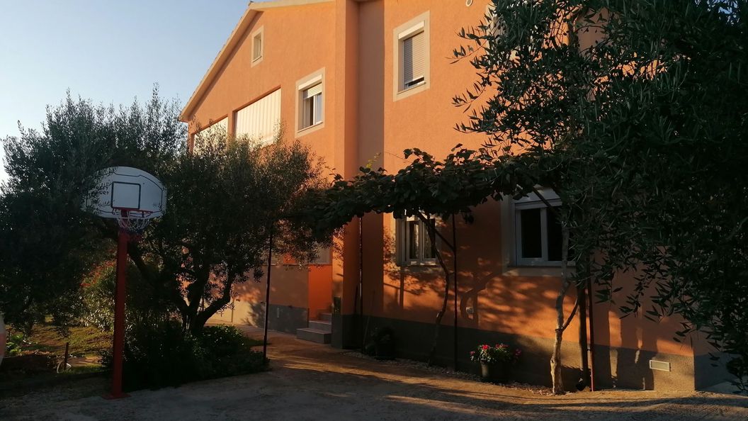 Apartmanok Parkolóhellyel Pula - 7420 (1)