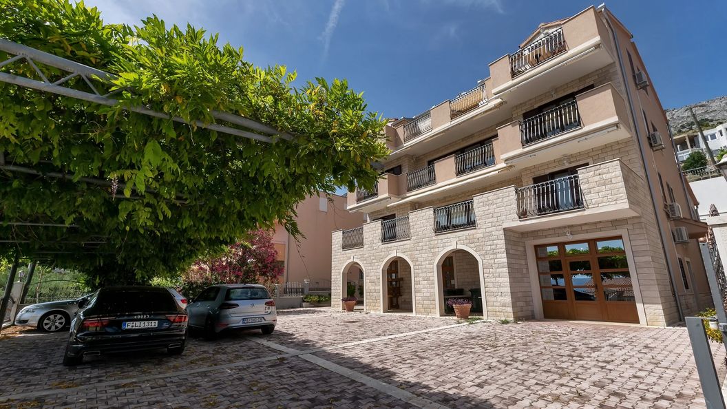 Apartmanok és Szobák Parkolóhellyel Duce, Omis - 10303 Duće (1)