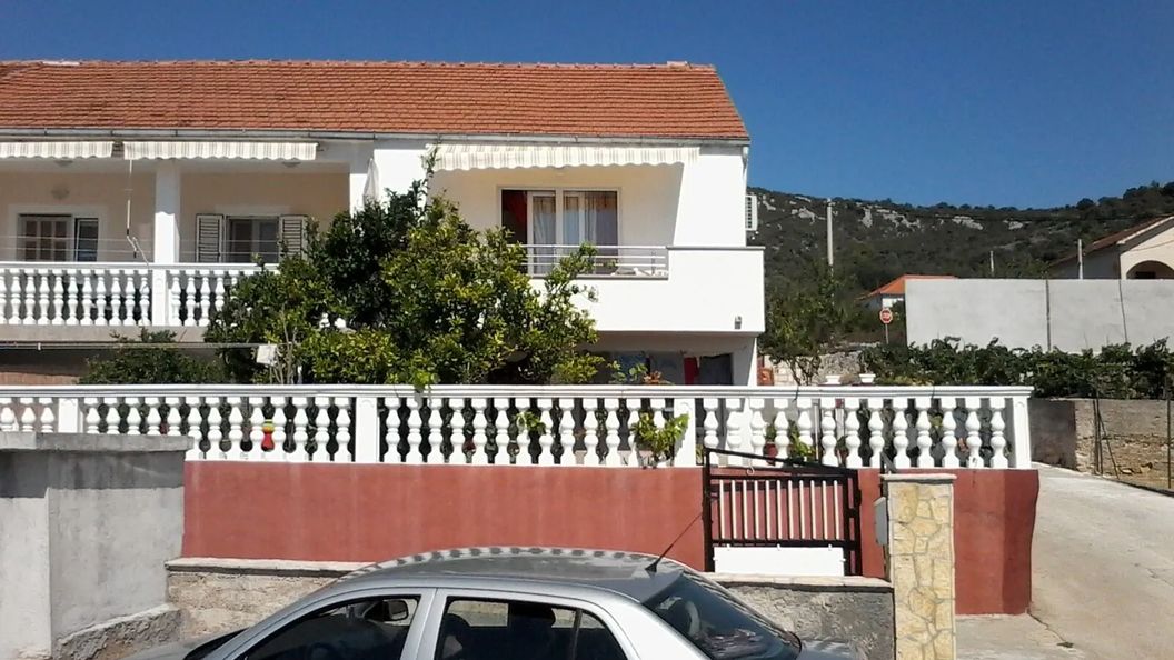 Apartmanok Parkolóhellyel Vinisce, Trogir - 12248 Vinišće (1)
