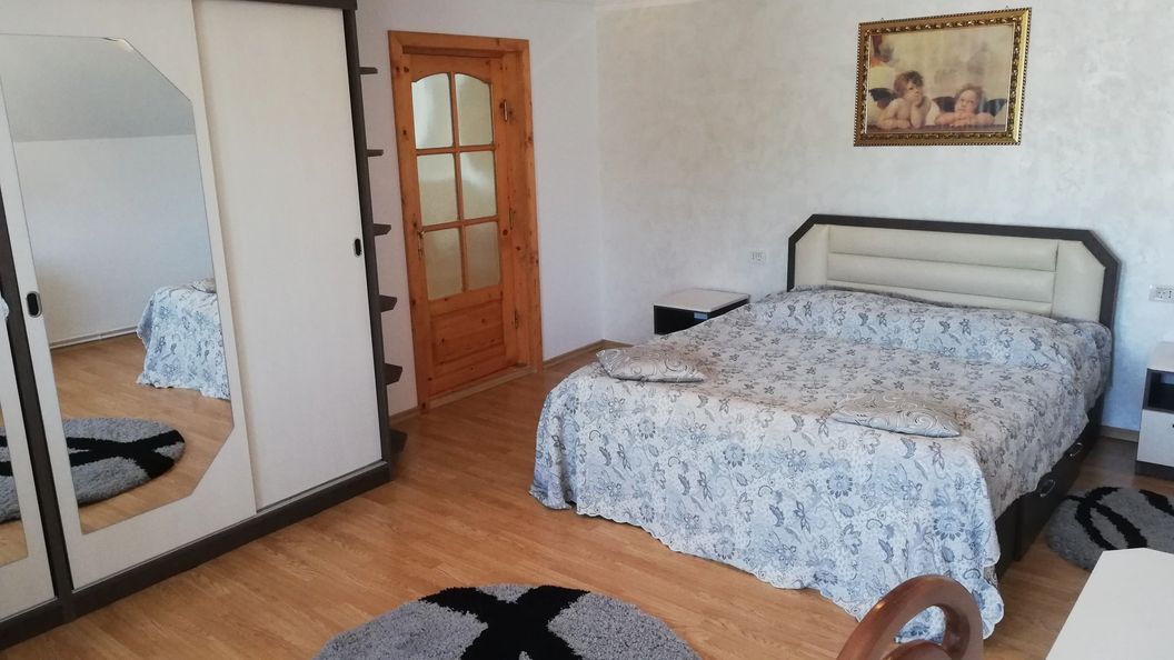 Casa Lacry Mănăstirea Humorului (1)