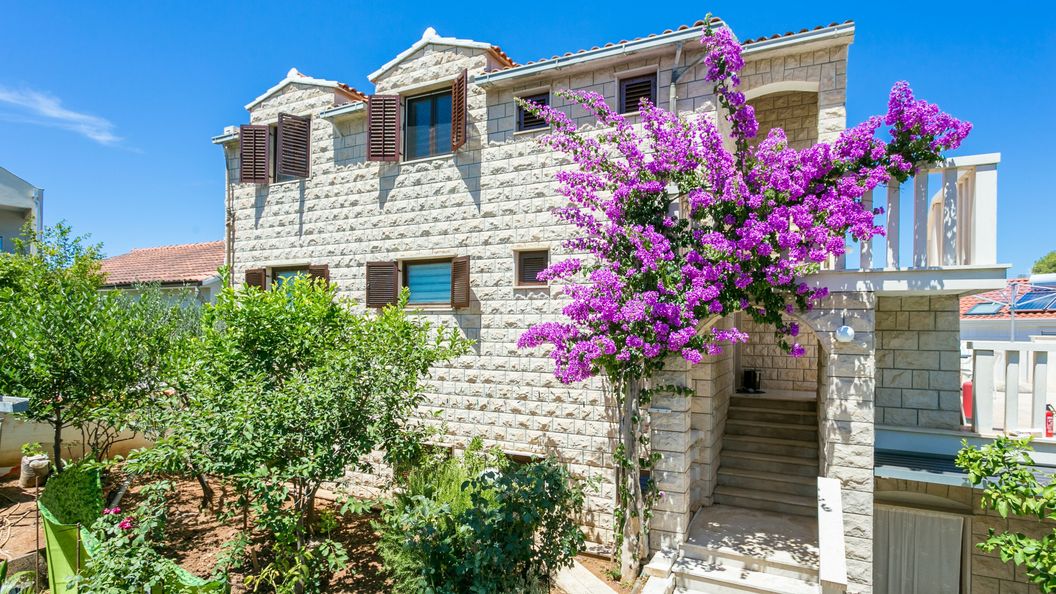 Apartmanok Parkolóhellyel Supetar, Brac - 5670 Supetar (1)