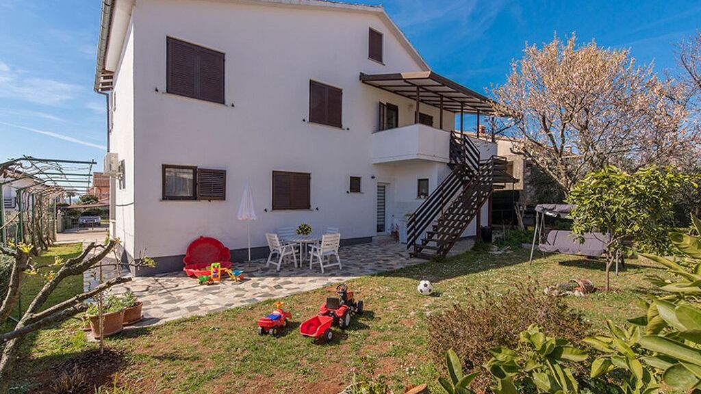 Apartmanok Parkolóhellyel Novigrad - 2536 (1)