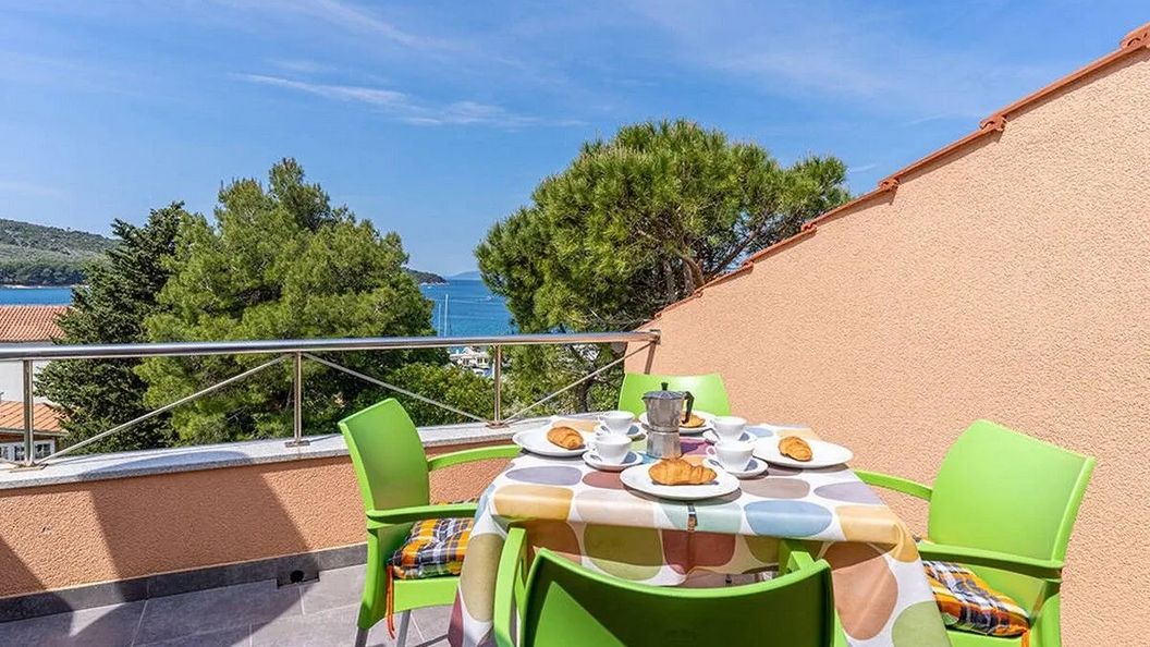 Apartmanok A Tenger Mellett Cres - 8095 (1)