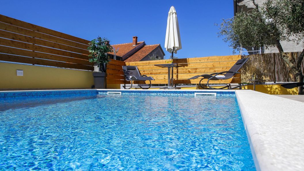 Apartments With Swimming Pool Zadar - 6128 (1)