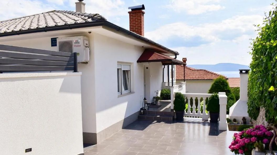 Apartmanok Parkolóhellyel Novi Vinodolski - 2348 (1)