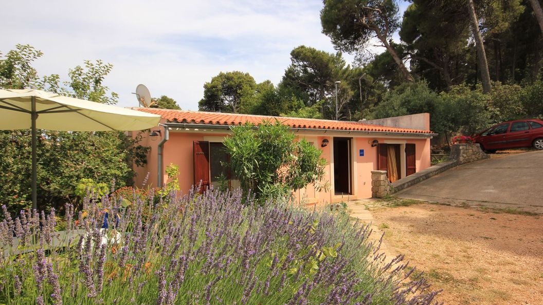 Apartmanok Parkolóhellyel Veli Losinj, Losinj - 8029 Veli Lošinj (1)