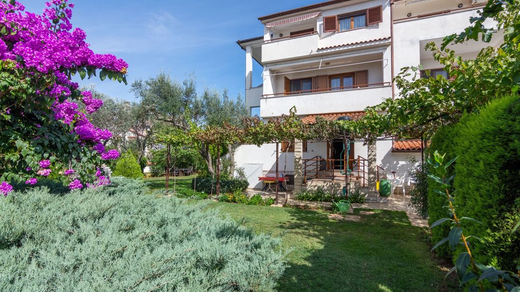 Apartmanok Parkolóhellyel Medulin - 7495 (1)