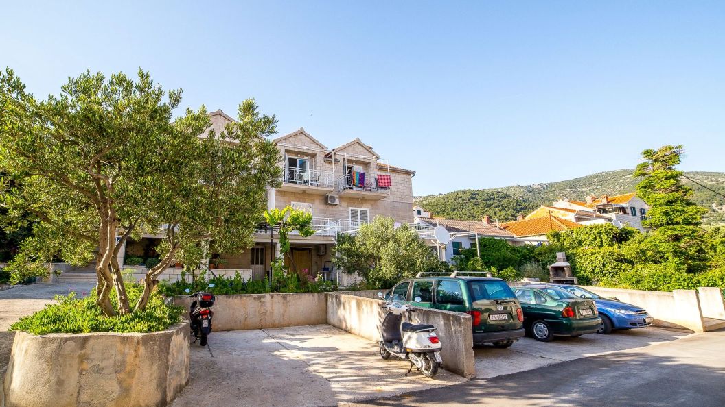 Apartments With Parking Space Bol, Brač - 12980 Bol (1)