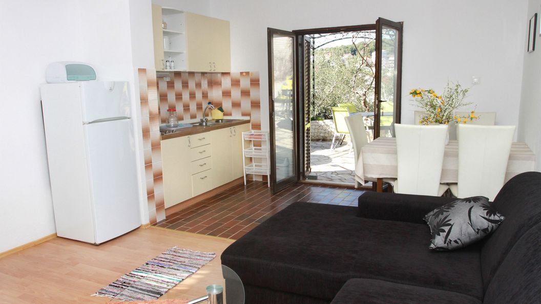 Apartmanok Parkolóhellyel Trogir - 11316 (1)