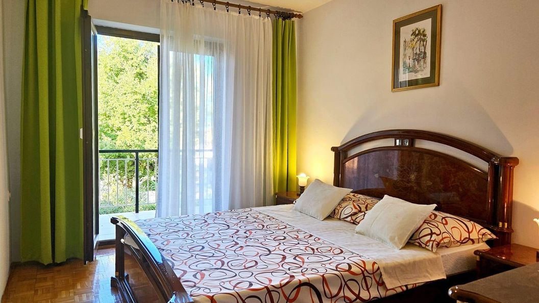 Apartmanok Parkolóhellyel Malinska, Krk - 2390 Malinska (1)