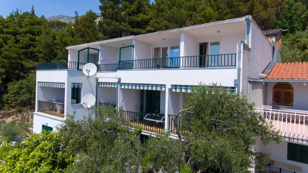 Apartments With Parking Space Brela Makarska - 11687 (1)
