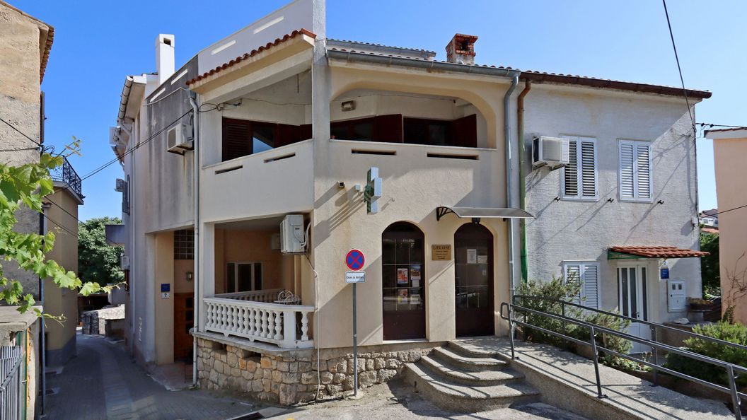 Apartmanok és Szobák Parkolóhellyel Vrbnik, Krk - 5302 Vrbnik (1)