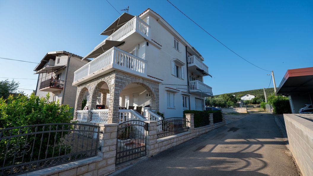 Apartmanok Parkolóhellyel Sukosan, Zadar - 6131 Sukošan (1)