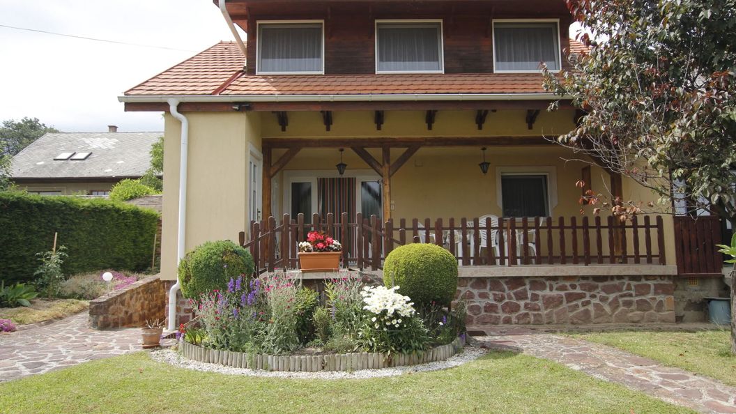 Modern Tetőtéri Apartman Balatonszepezd (1)