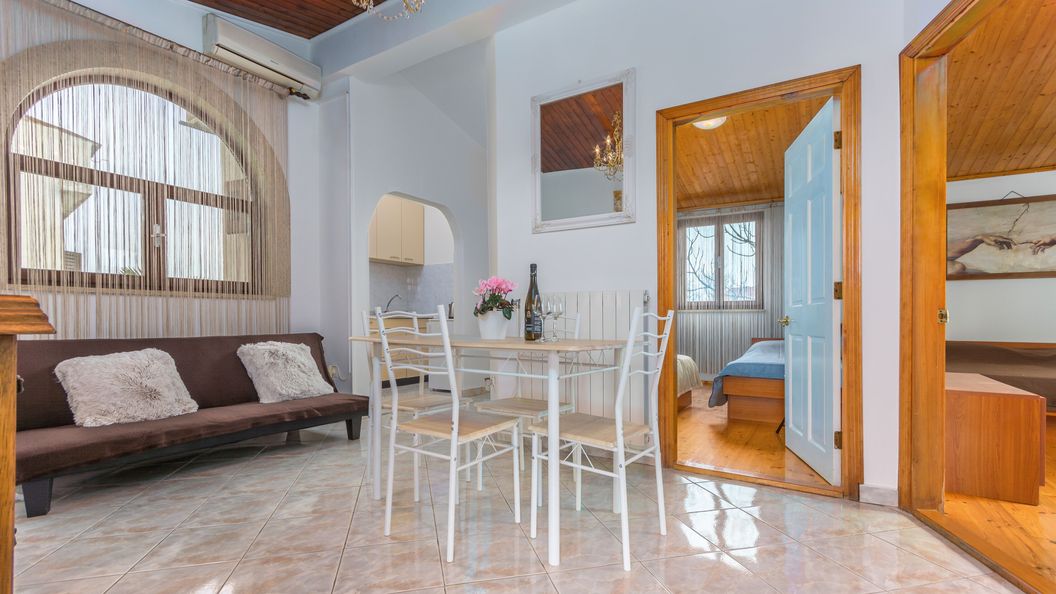 Apartmanok Parkolóhellyel Porec - 13927 Poreč (1)