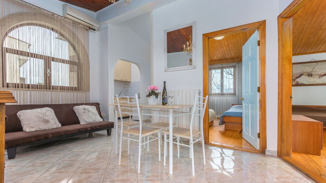 Apartmanok Parkolóhellyel Porec - 13927 Poreč (1)