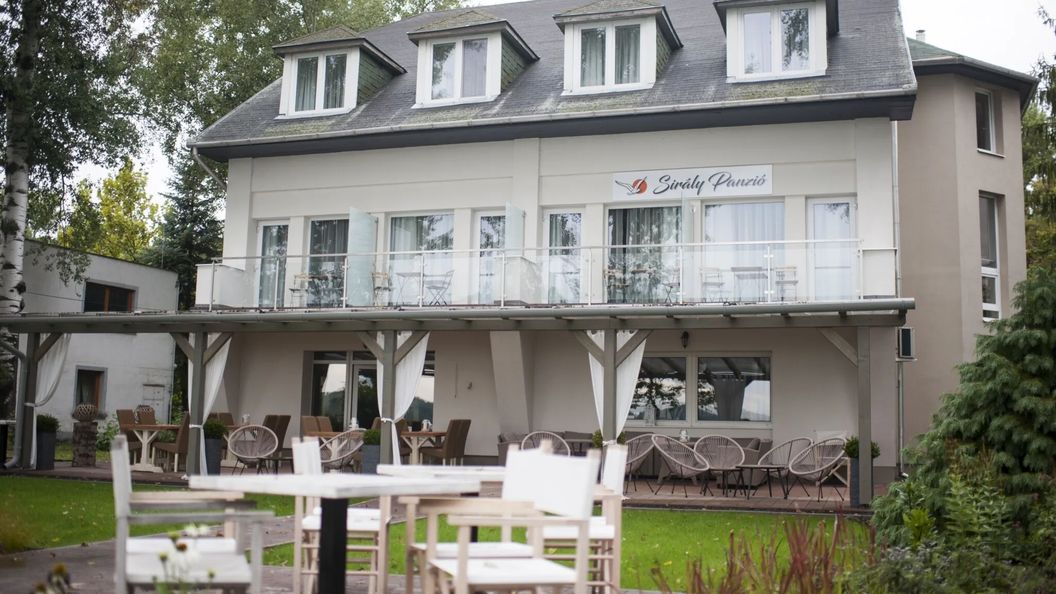 Sirály Panzió Tópart Tata (1)