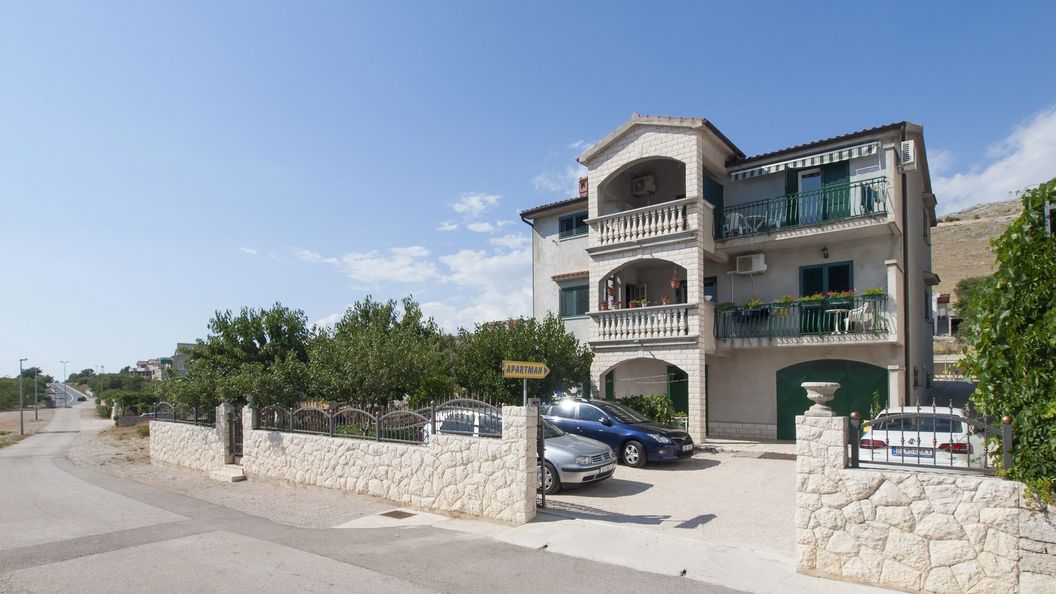 Apartmanok Parkolóhellyel Grebastica, Sibenik - 11572 Grebaštica (1)