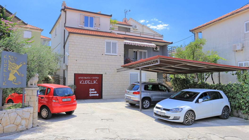 Apartmanok és Szobák Parkolóhellyel Trogir - 4814 (1)