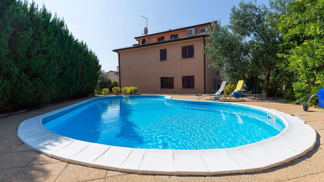 Apartments With Swimming Pool Novigrad - 7078 (1)