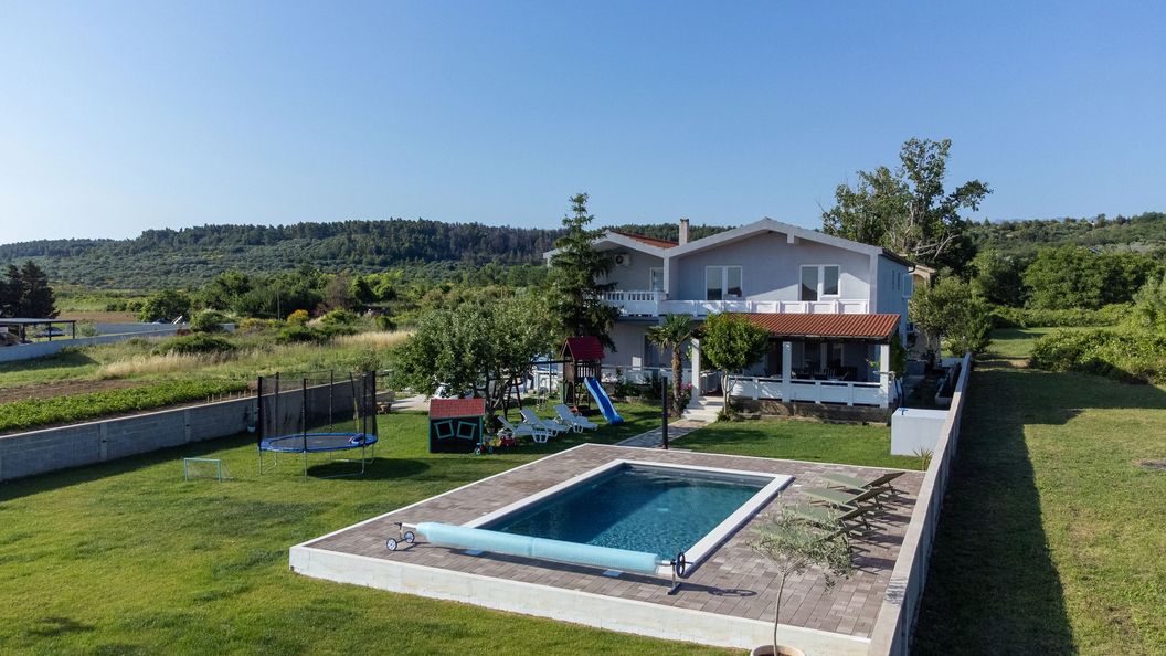 Apartmanok Családok Részére Medencével Ljubac, Zadar - 5831 Ljubač (1)