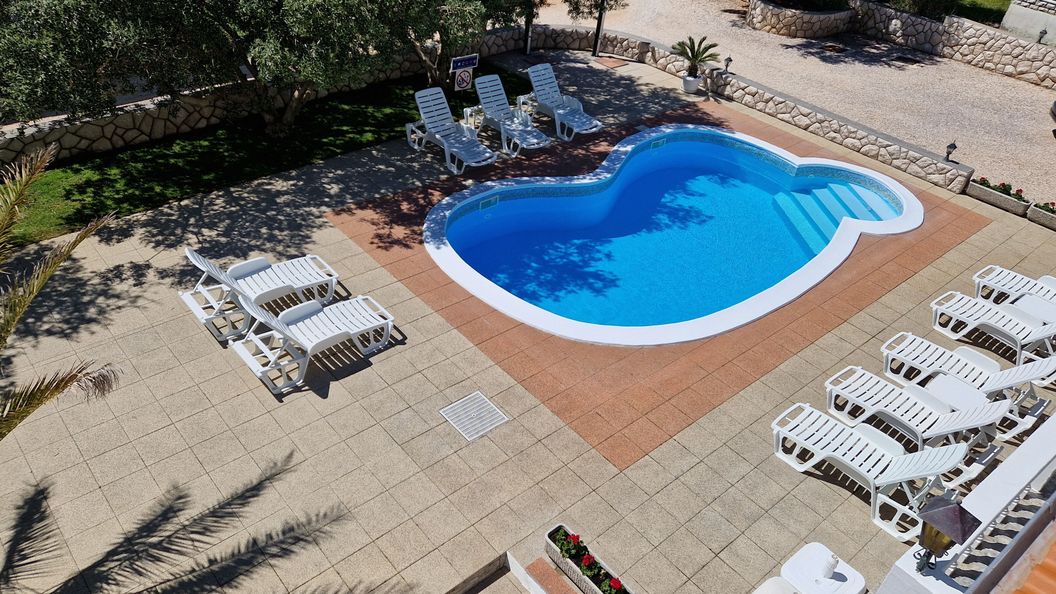 Apartmanok Családok Részére Medencével Barbat, Rab - 4951 Barbat (1)