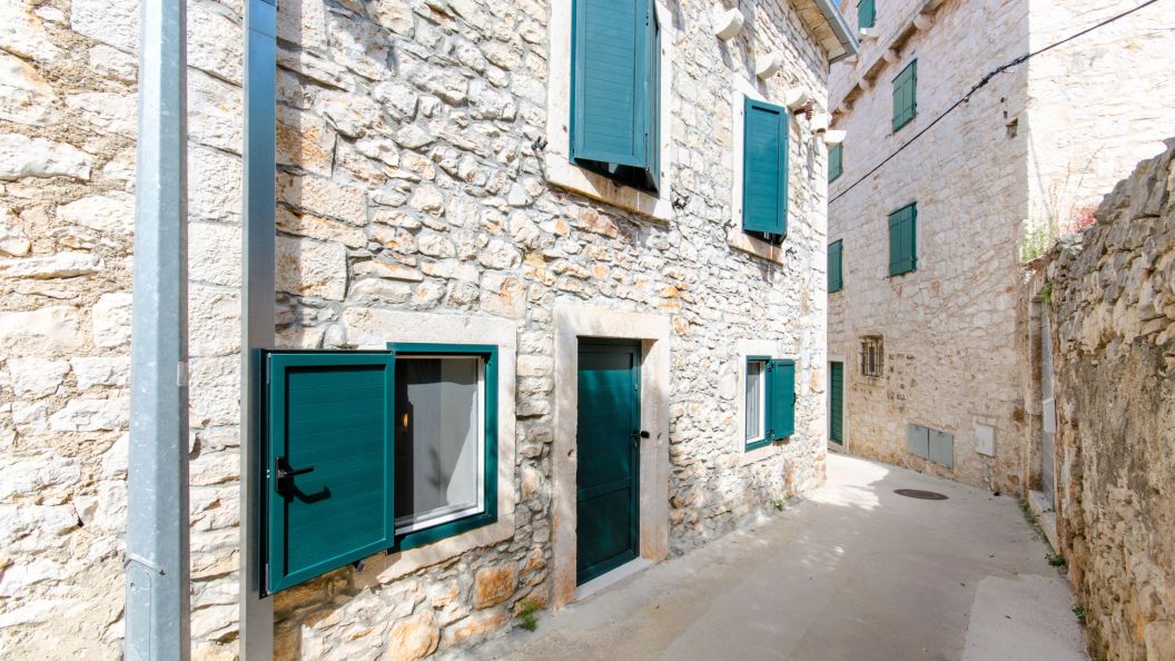 Apartments By The Sea Supetar, Brač - 5656 Supetar (1)