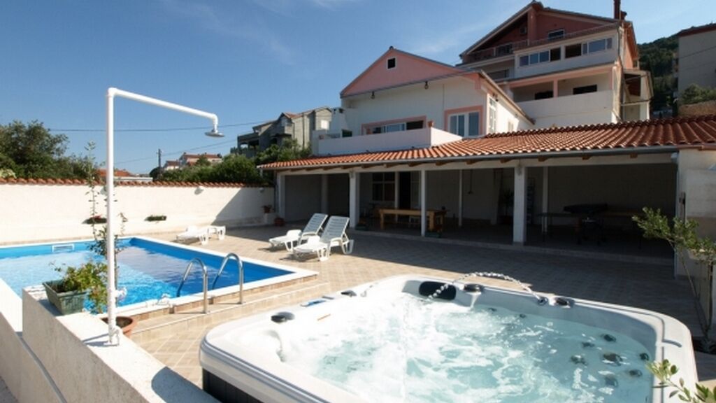 Apartmanok és Szobák Medencével Kali, Ugljan - 14083 Kali (1)