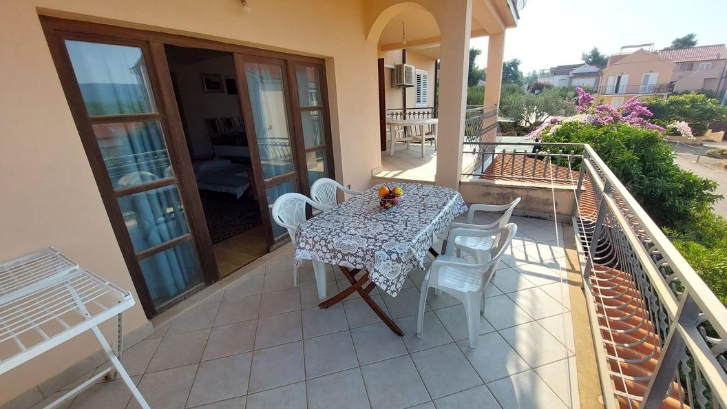 Apartmanok Parkolóhellyel Vrboska, Hvar - 4634 Vrboska (1)
