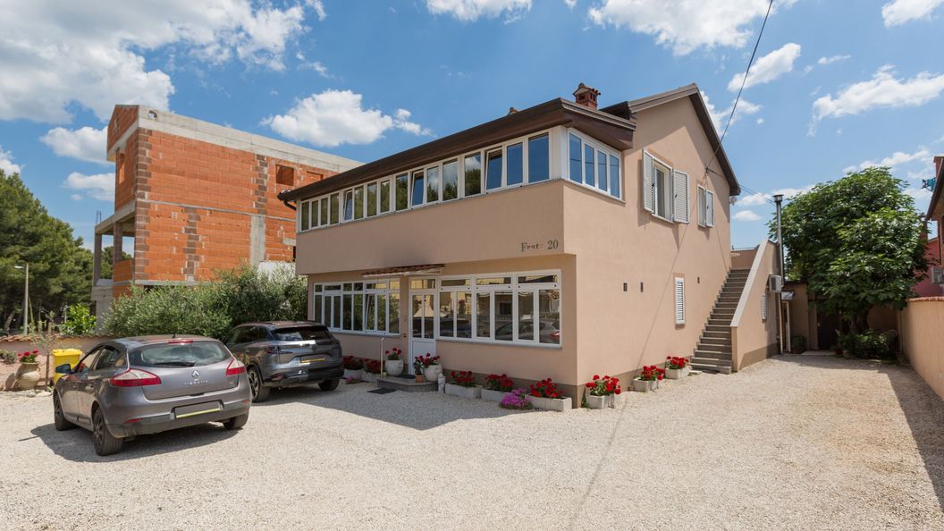 Apartmanok Parkolóhellyel Tar, Porec - 6948 Tar (1)