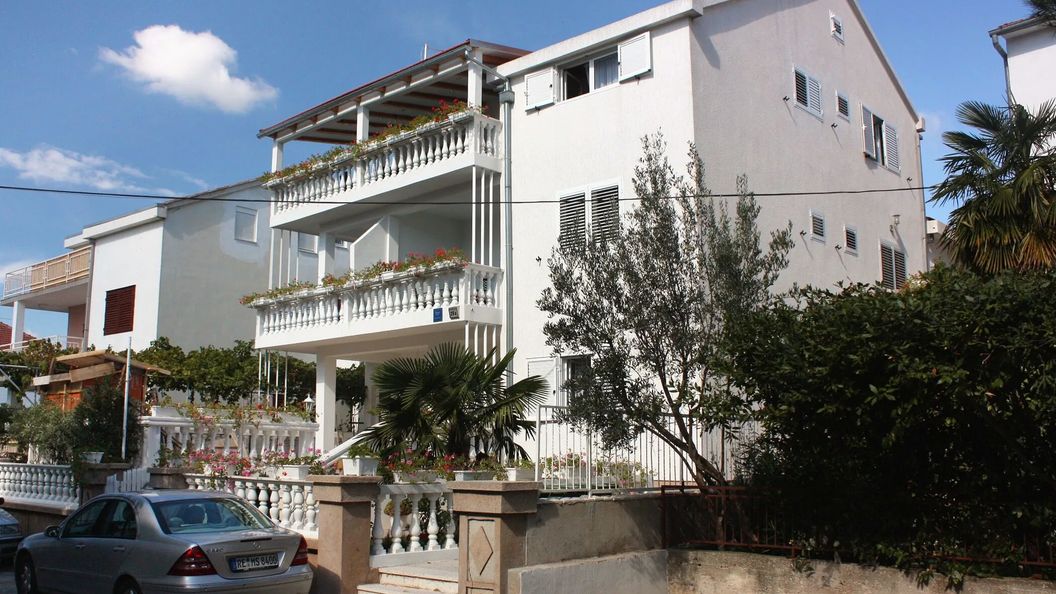 Apartmanok Parkolóhellyel Vodice - 2995 (1)