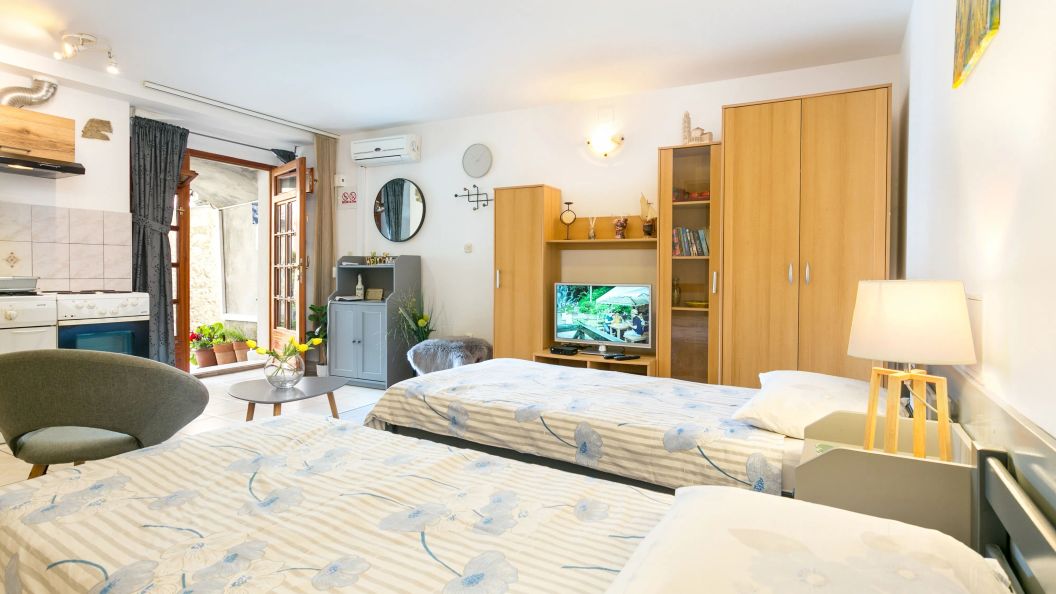 Apartments With WiFi Split - 7596 (1)