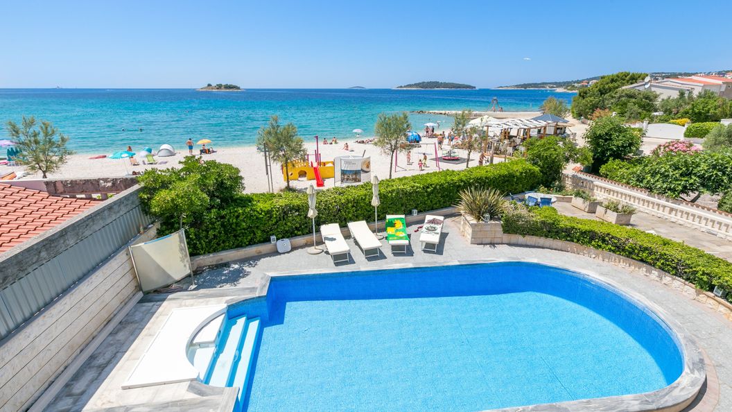 Apartmanok Családok Részére Medencével Rogoznica - 7557 (1)