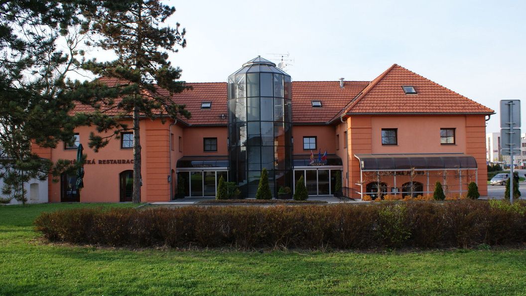 Zámecký hotel Zlatý Orel Hranice (1)