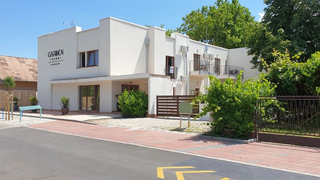 Garden Club Panzió*** Balatonmáriafürdő (1)