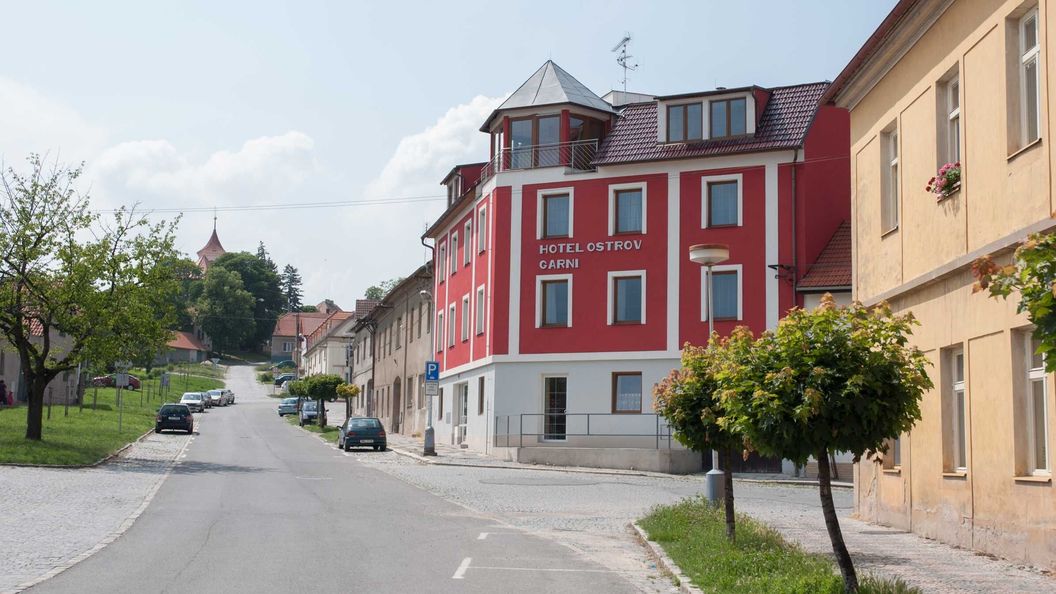 Hotel Ostrov Garni Sadská (1)