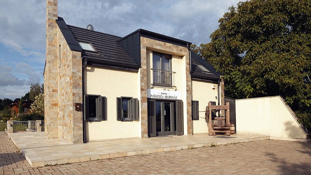 Flamingó Panzió és Borház Etyek (1)