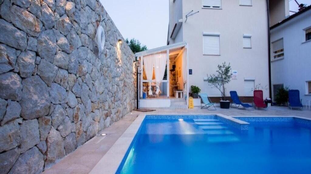 Apartmani Švob s Bazenom Novi Vinodolski (1)