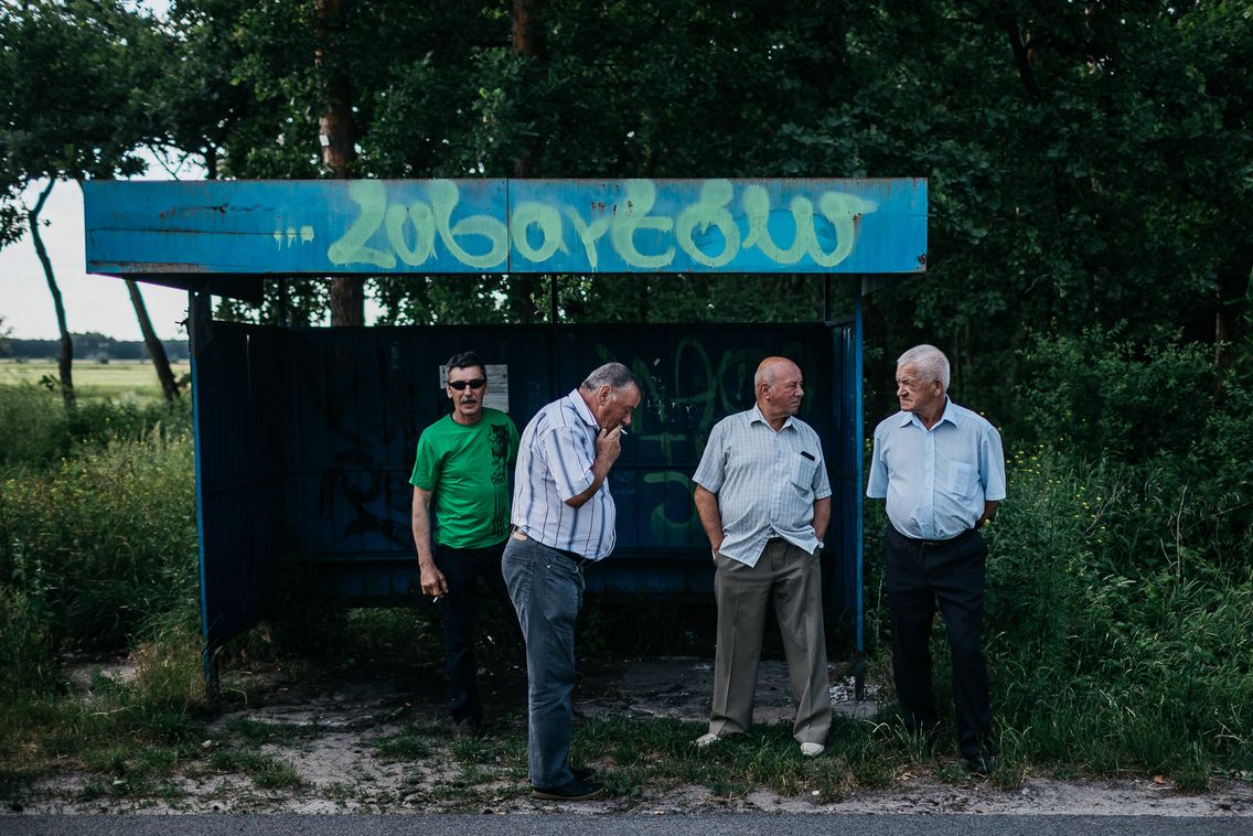 Mieszkańcy zburzonych wsi przenieśli się do miast, zwykle Warszawy, Sochaczewa i Legionowa, albo innych okolicznych wsi.